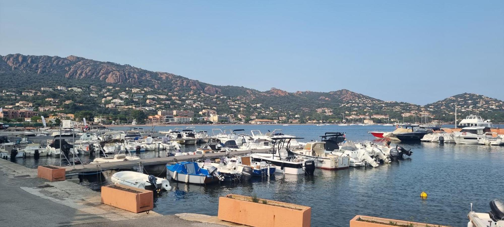Apartment Agay Cap Esterel Village Allee Fleurs - F2 Clim Vue Golf Et - Grande Terrasse Plein Sud