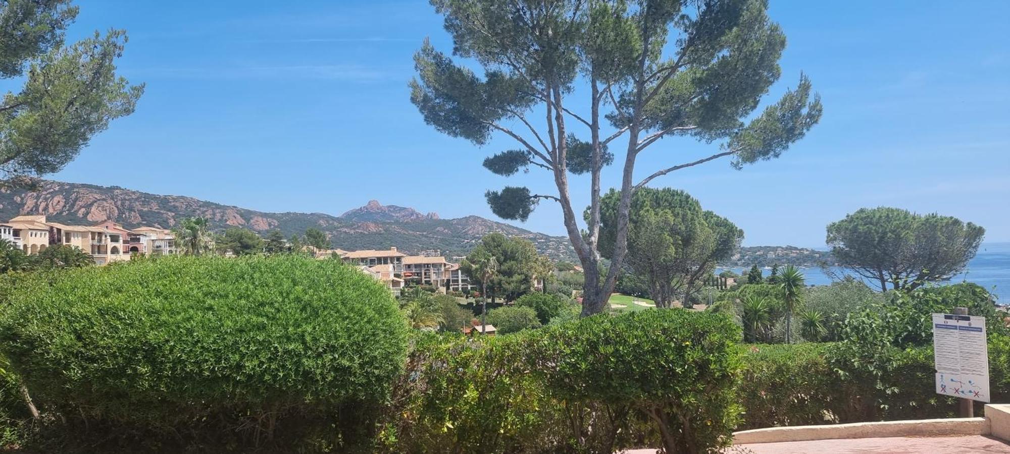 Agay Cap Esterel Village Allee Fleurs - F2 Clim Vue Golf Et - Grande Terrasse Plein Sud Saint-Raphael (Var)