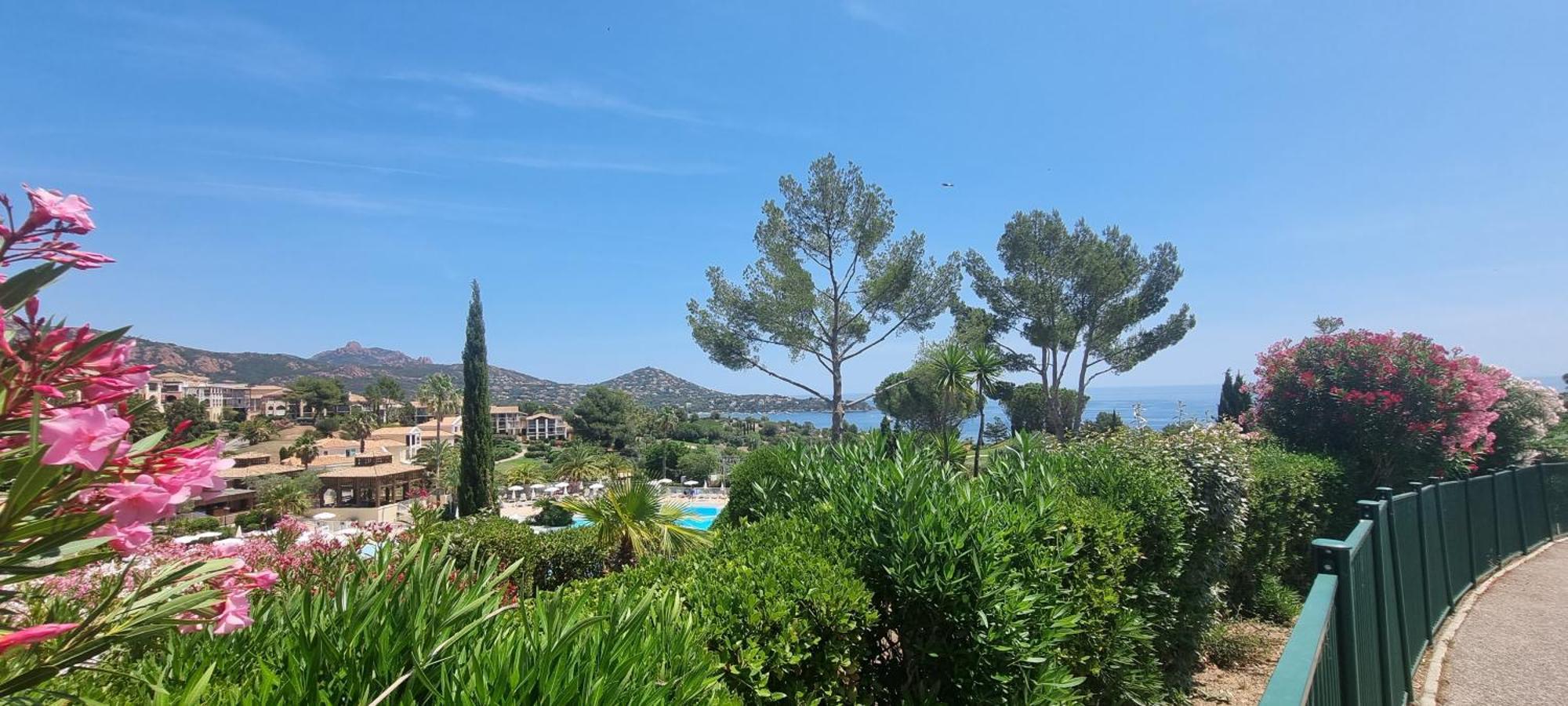 Agay Cap Esterel Village Allee Fleurs - F2 Clim Vue Golf Et - Grande Terrasse Plein Sud Apartment Saint-Raphael (Var)