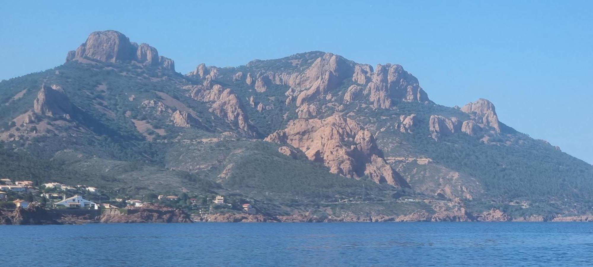 Appartement Agay Cap Esterel Village Allee Fleurs - F2 Clim Vue Golf Et - Grande Terrasse Plein Sud *
