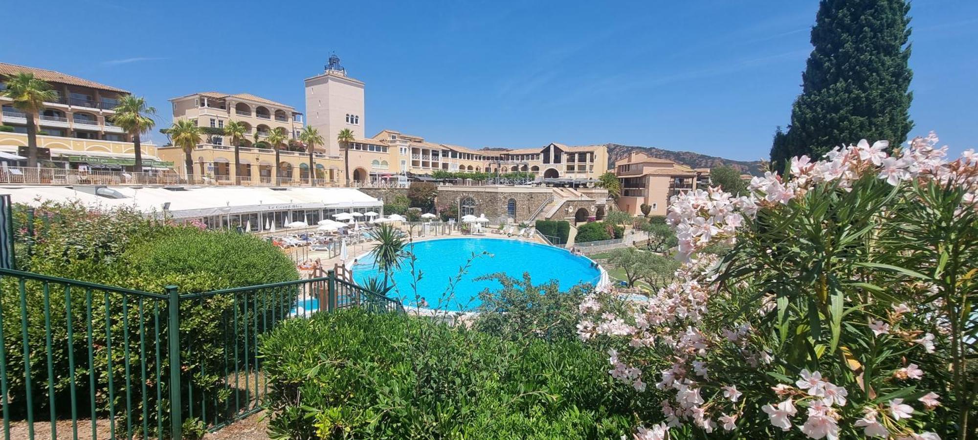 Agay Cap Esterel Village Allee Fleurs - F2 Clim Vue Golf Et - Grande Terrasse Plein Sud Apartment *