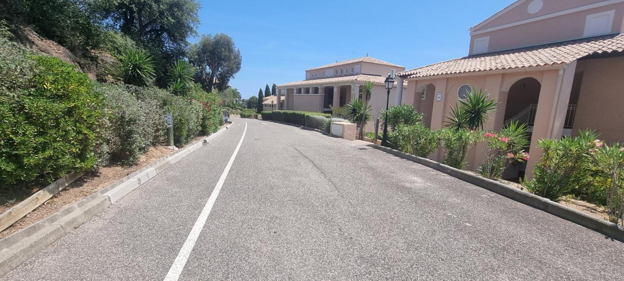 Apartment Agay Cap Esterel Village Allee Fleurs - F2 Clim Vue Golf Et - Grande Terrasse Plein Sud