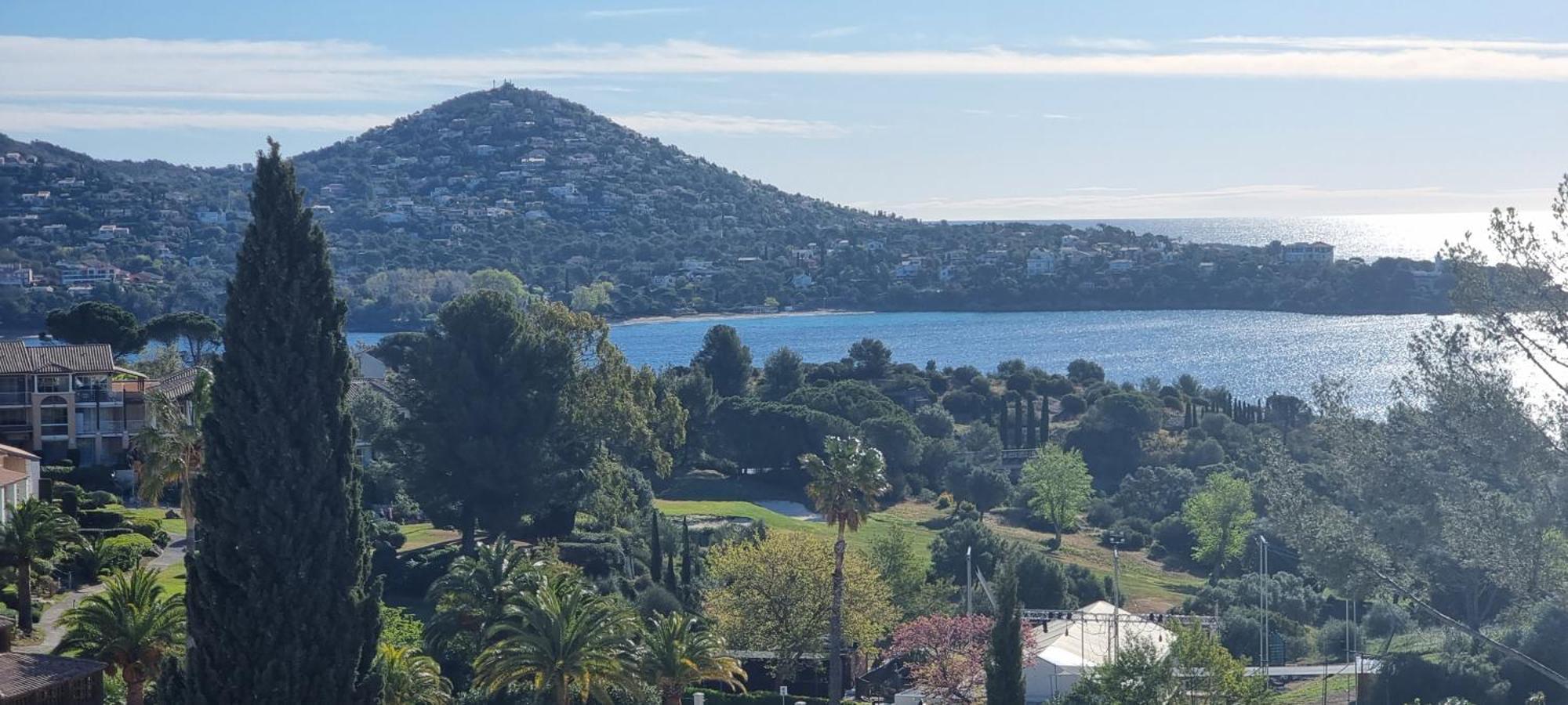 Agay Cap Esterel Village Allee Fleurs - F2 Clim Vue Golf Et - Grande Terrasse Plein Sud Apartment